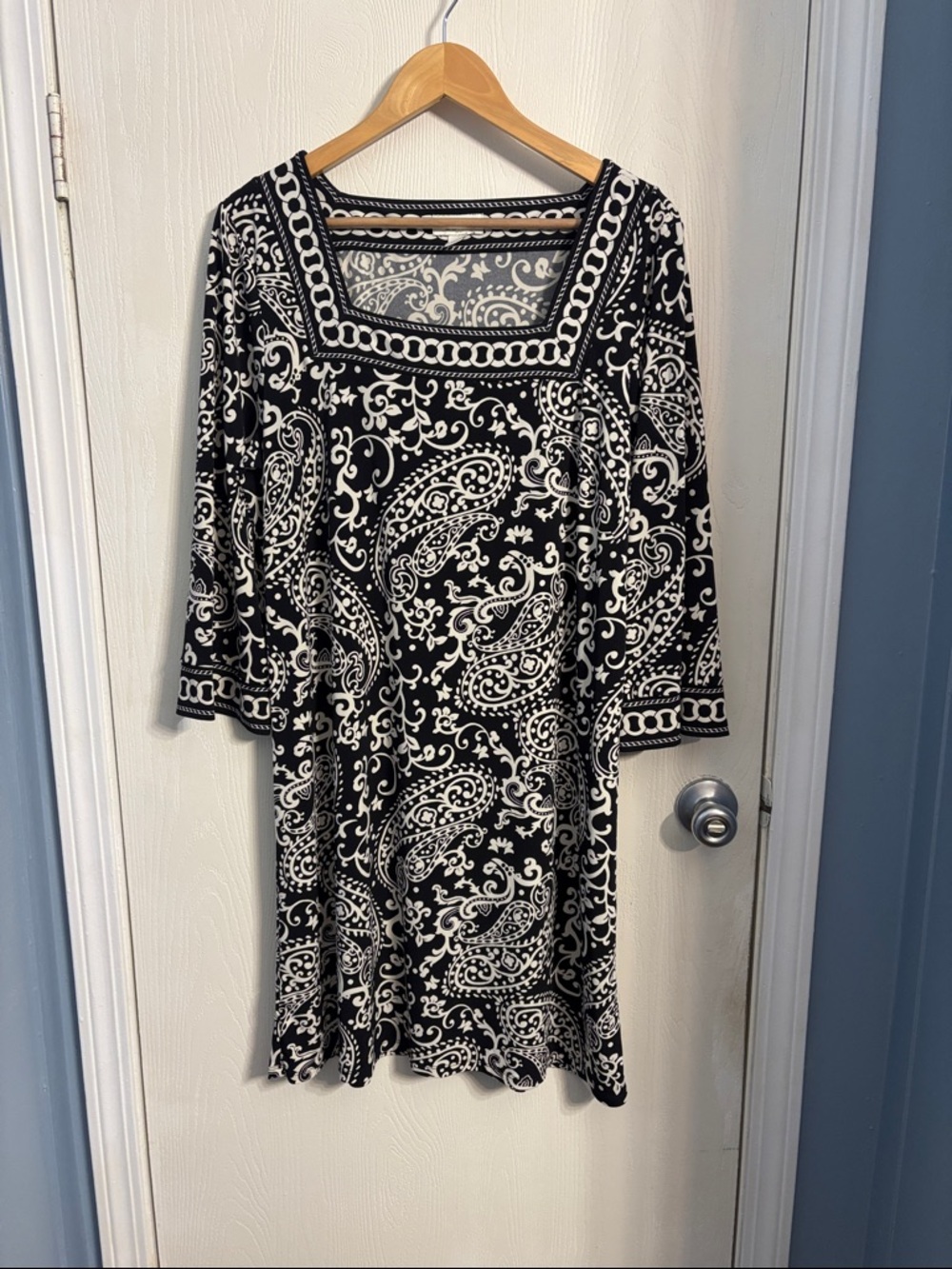 LOFT Black and White Paisley Square-Neck Long Sleeve Tunic Dress